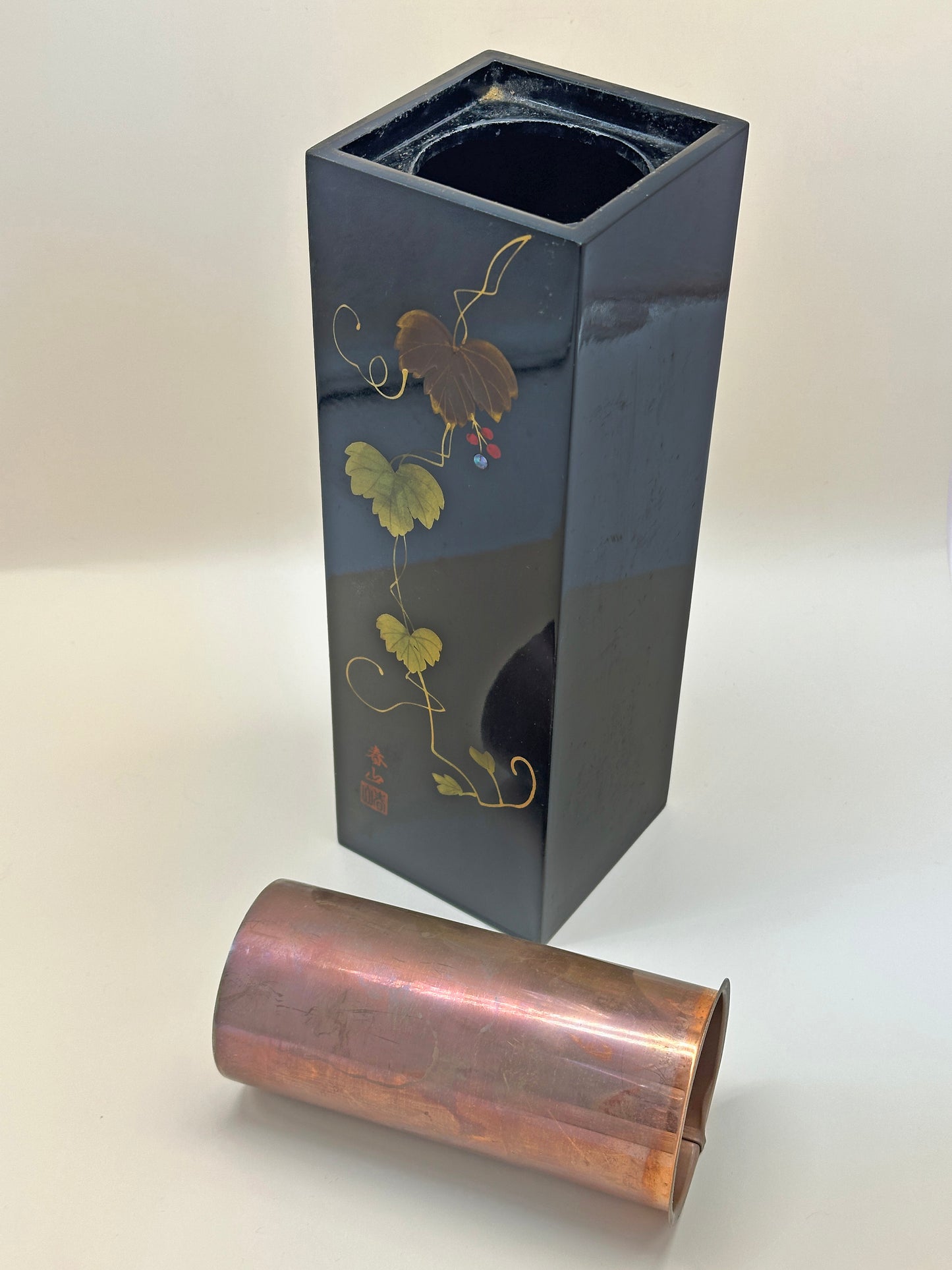 TB56 - Wajima-nuri Flower Vase with Copper Liner 輪島塗