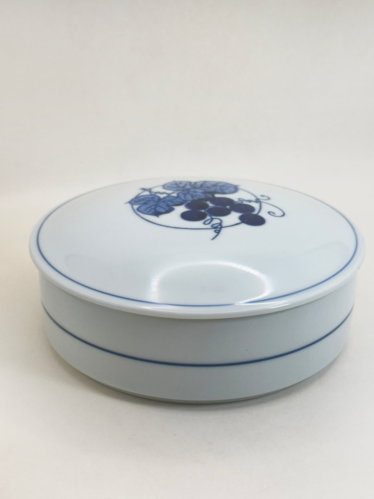 TB456 - Lidded porcelain container from Odagama Kiln 小田窯