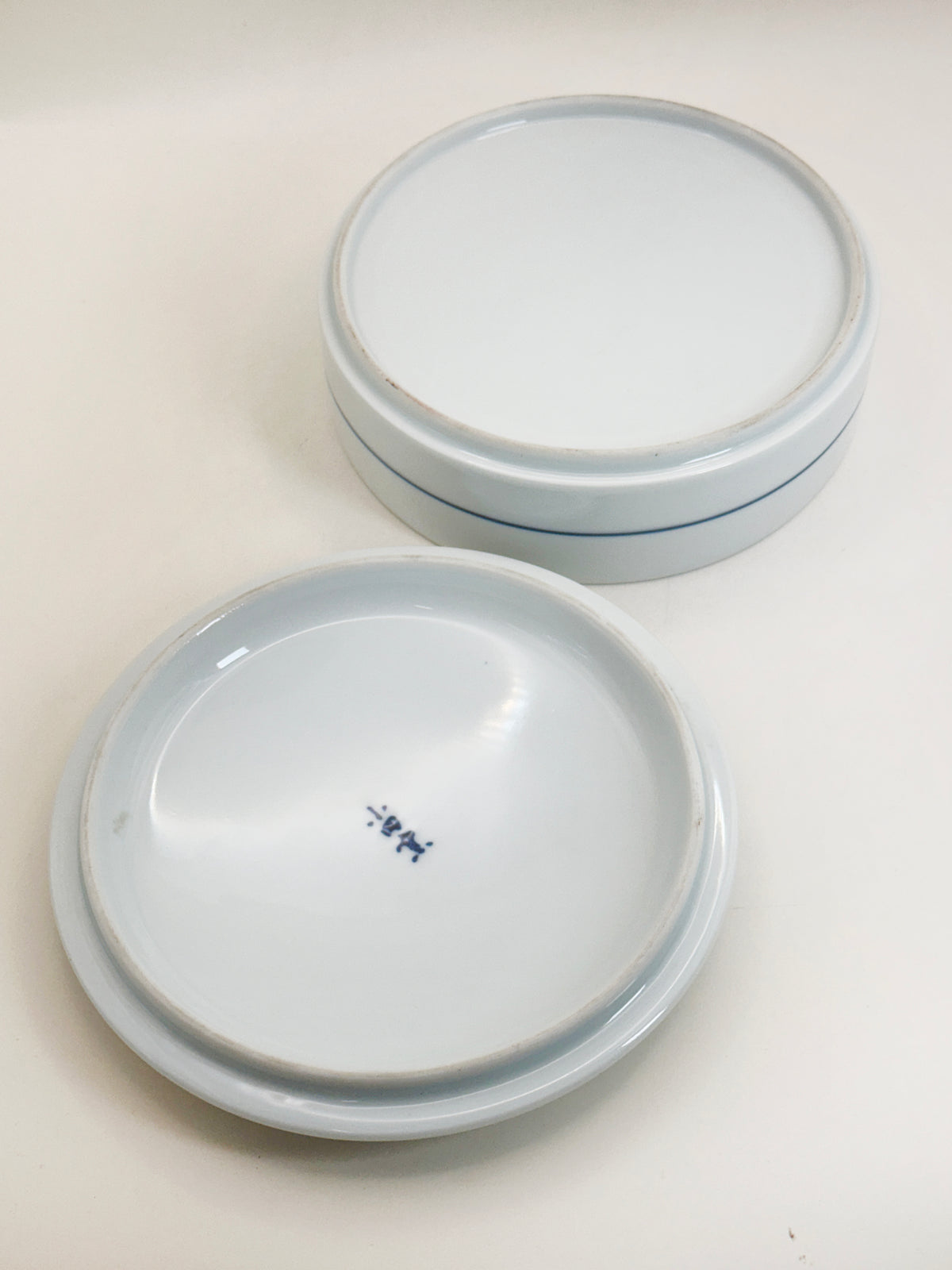 TB456 - Lidded porcelain container from Odagama Kiln 小田窯
