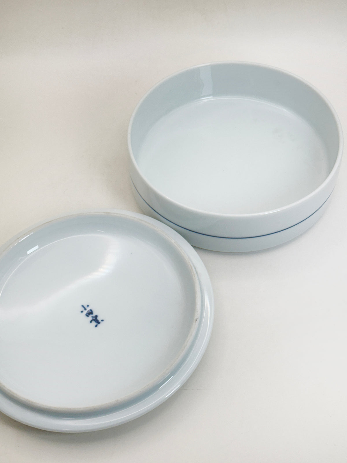 TB456 - Lidded porcelain container from Odagama Kiln 小田窯