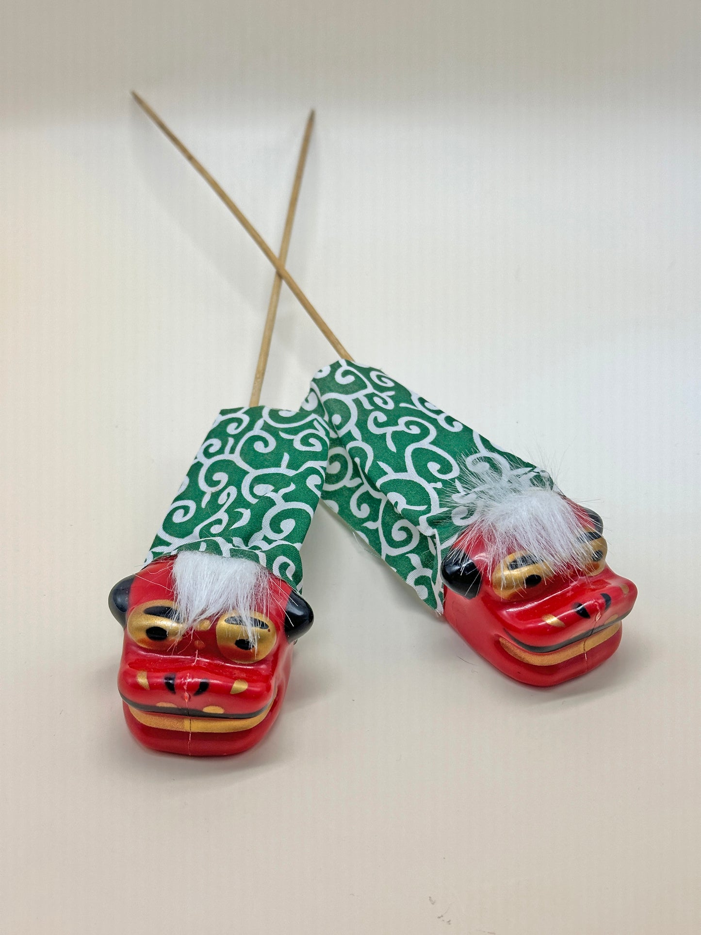 FT224 - Shishi Lion Head Decoration on a Stick 獅子頭