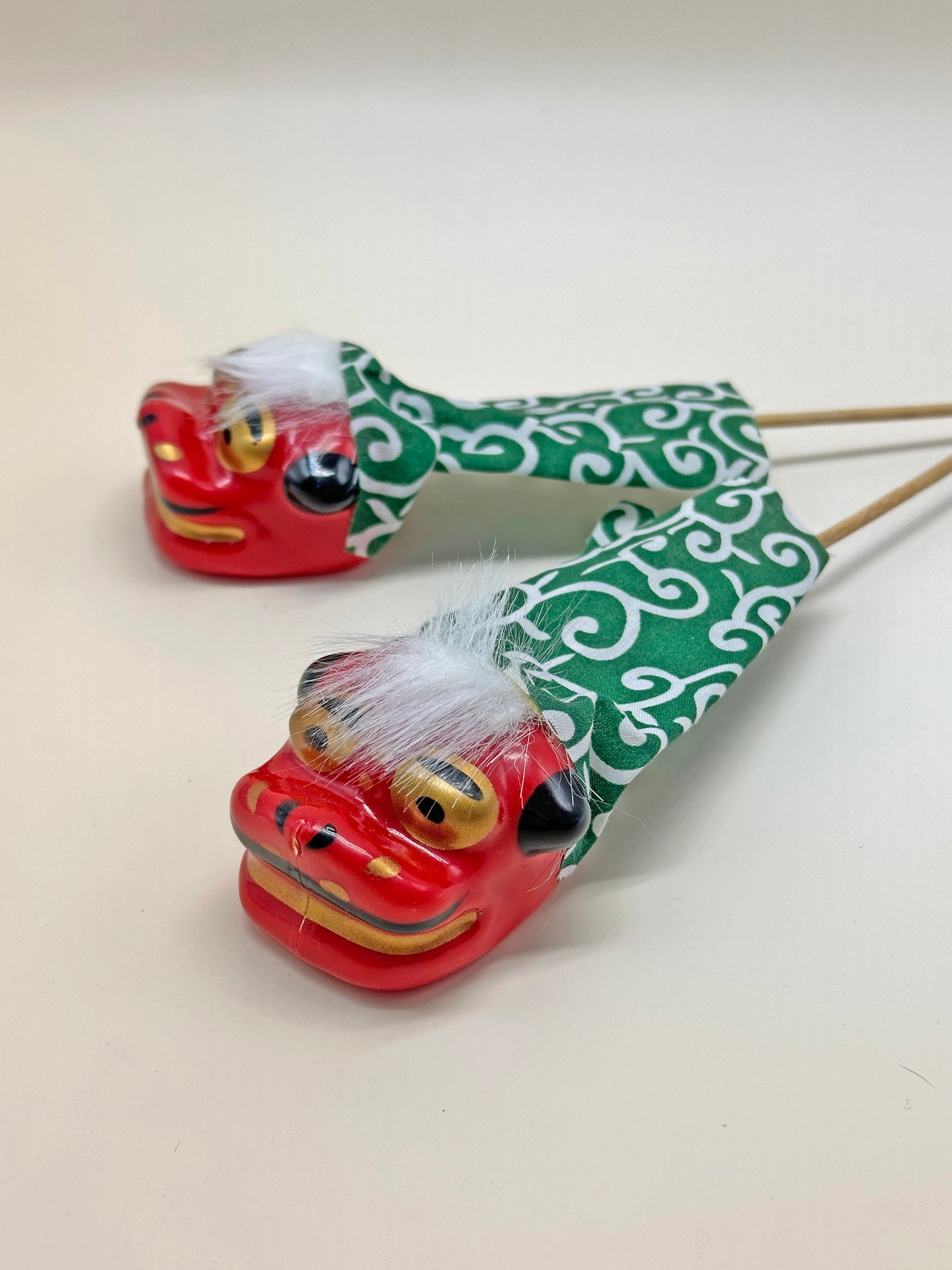 FT224 - Shishi Lion Head Decoration on a Stick 獅子頭