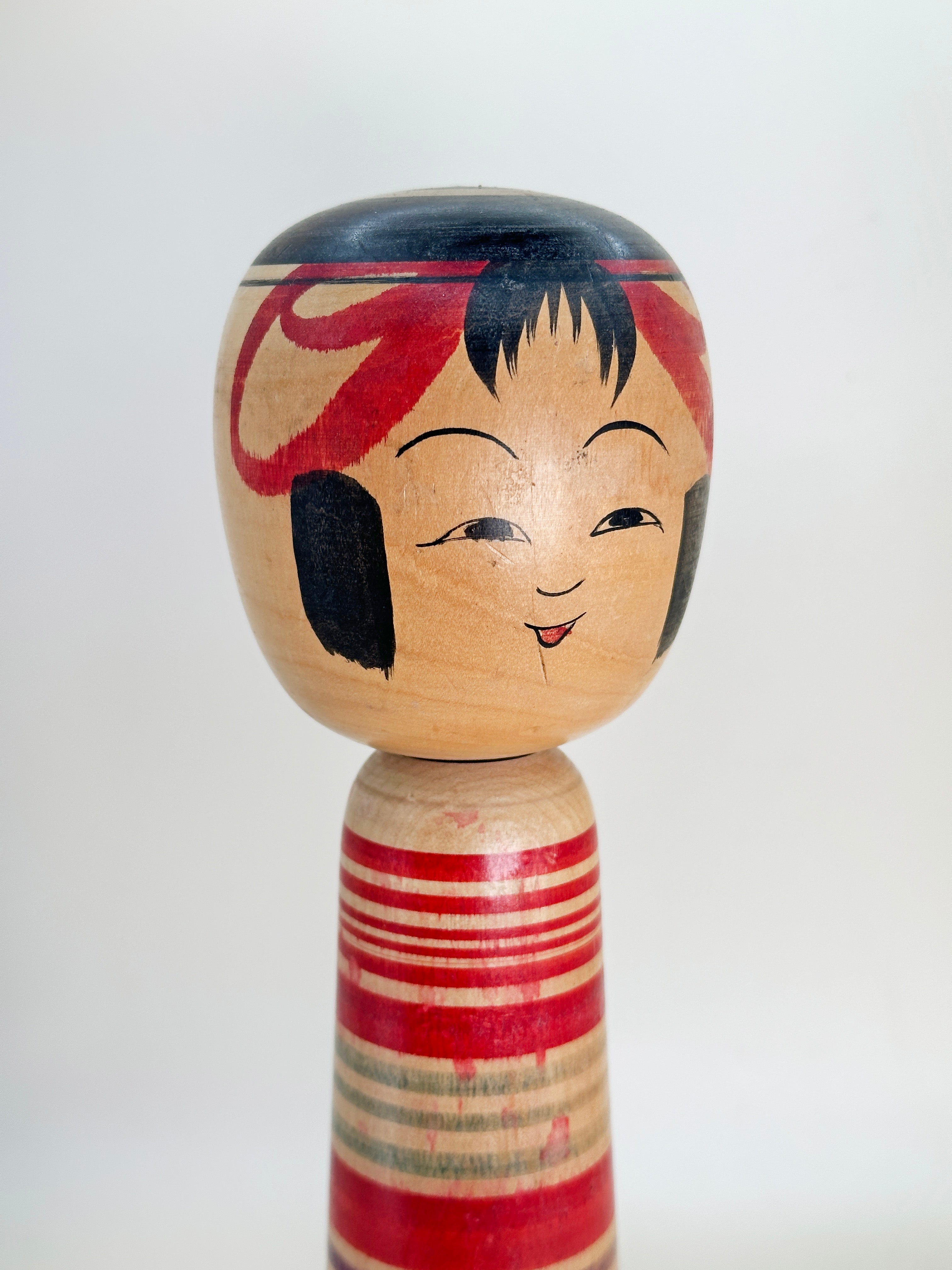 K25129 - Tsuchiyu kokeshi by Tokunaga Shinichi 徳永慎一 – Maison Kyo