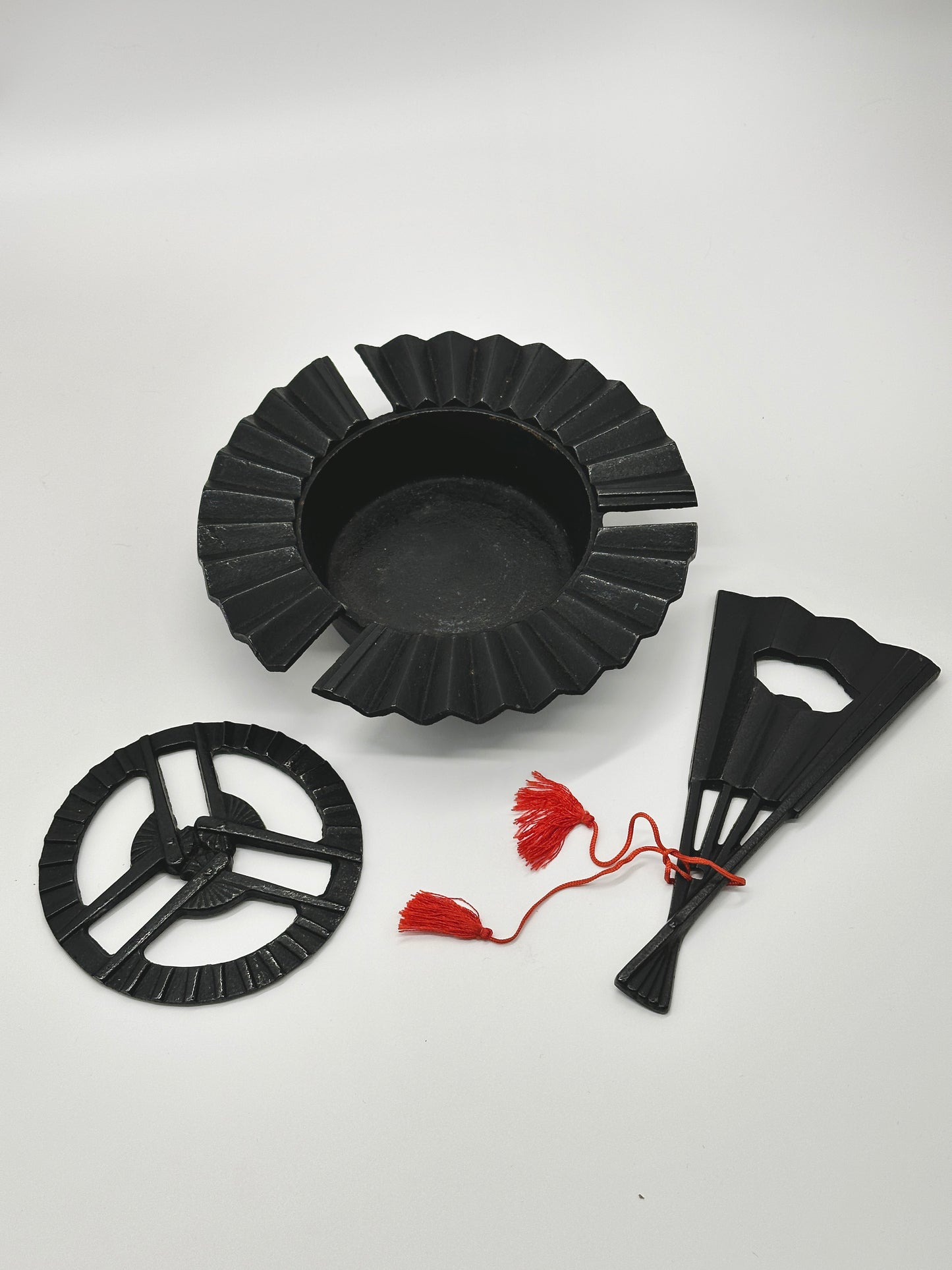 TB49 - Japanese Cast Iron Ashtray & Bottle Opener Set 南部鉄器