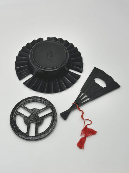 TB49 - Japanese Cast Iron Ashtray & Bottle Opener Set 南部鉄器