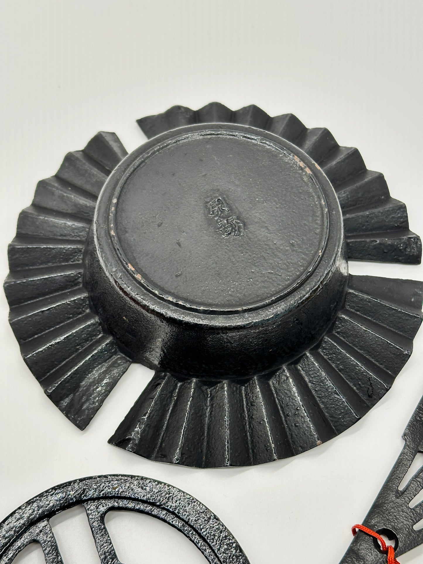 TB49 - Japanese Cast Iron Ashtray & Bottle Opener Set 南部鉄器