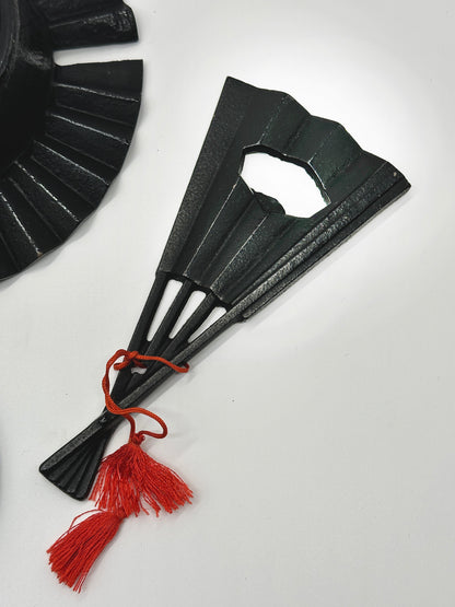 TB49 - Japanese Cast Iron Ashtray & Bottle Opener Set 南部鉄器