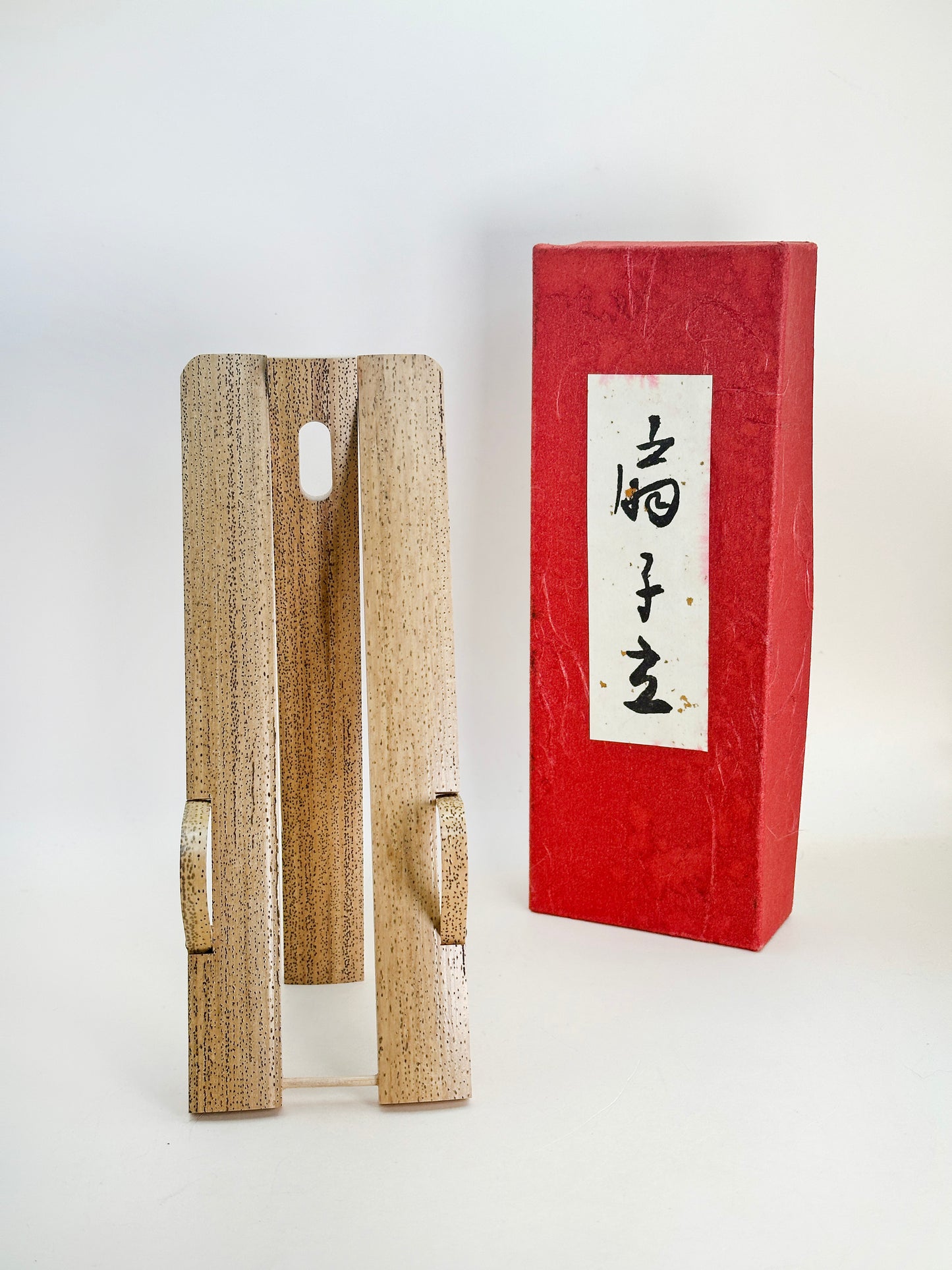 TB197 - Bamboo Folding Fan stand 扇子立