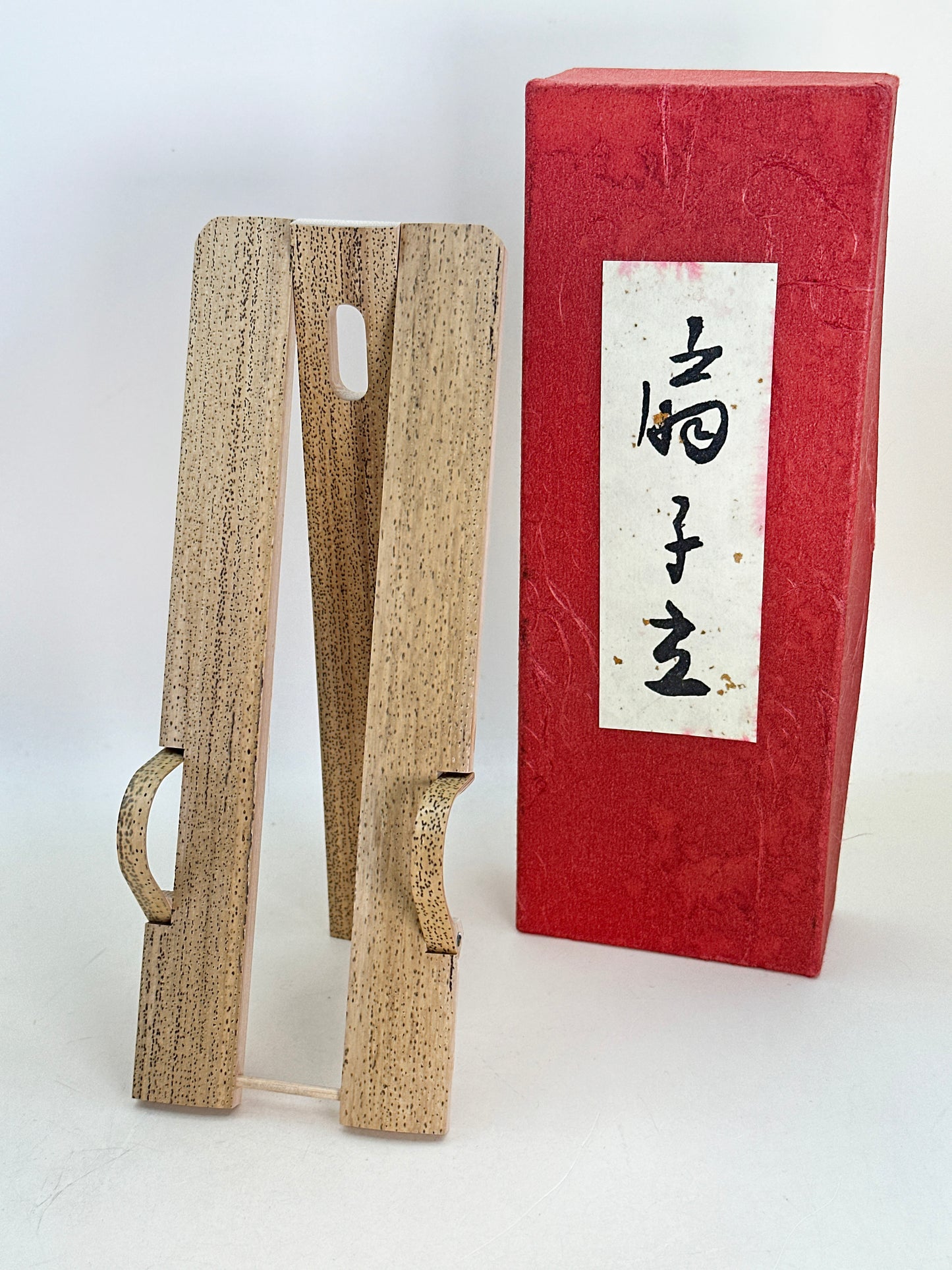 TB197 - Bamboo Folding Fan stand 扇子立