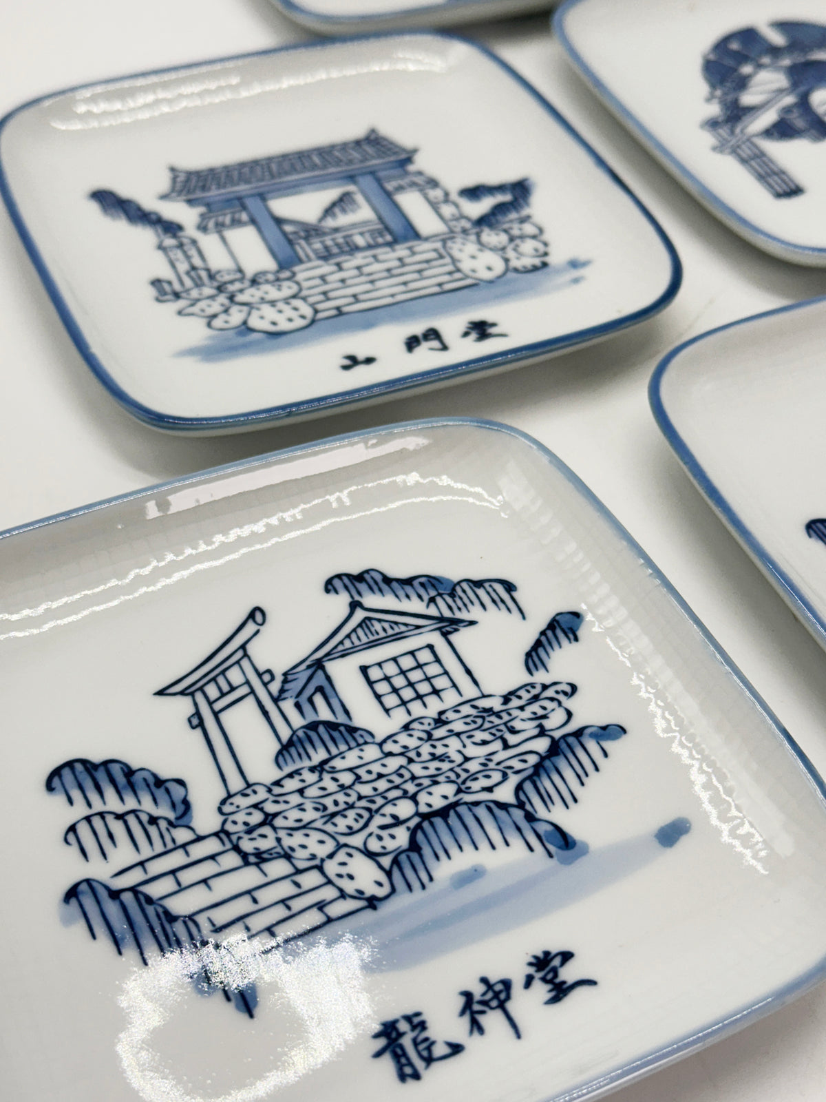 TB458 - Ceramic Plates set by Hōmyōji Temple 法妙寺