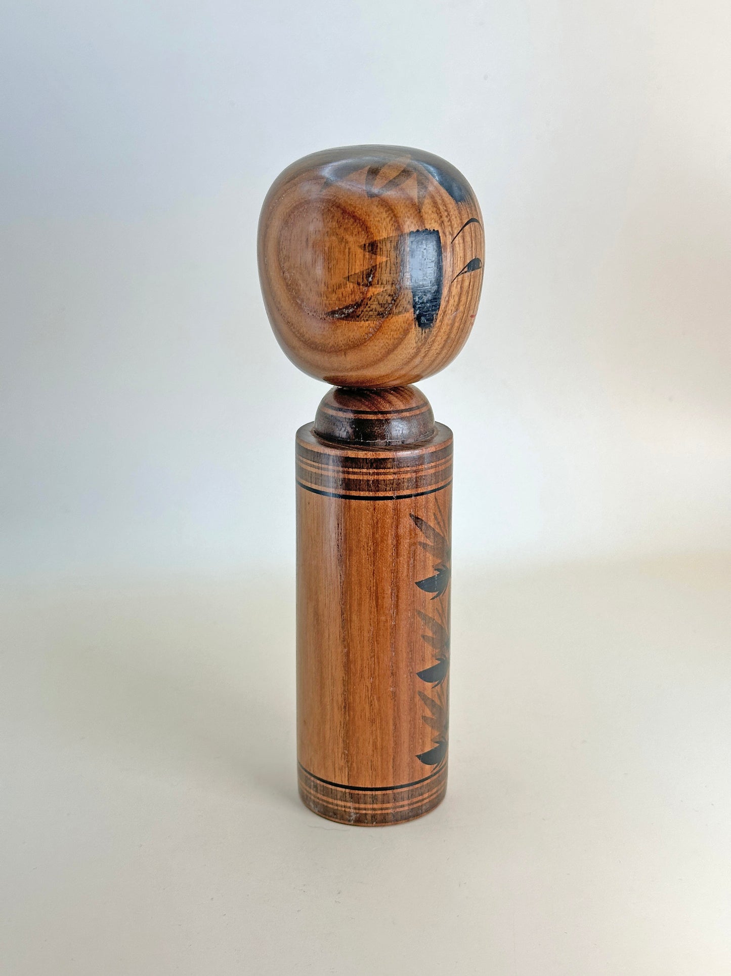 K18111 - Traditional Togatta kokeshi by Maehara Yasuo 前原康夫