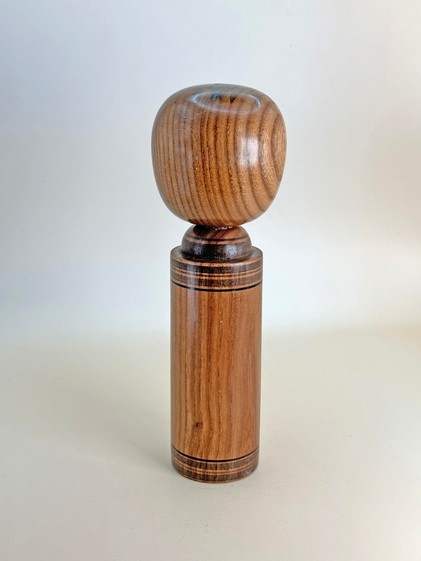 K18111 - Traditional Togatta kokeshi by Maehara Yasuo 前原康夫