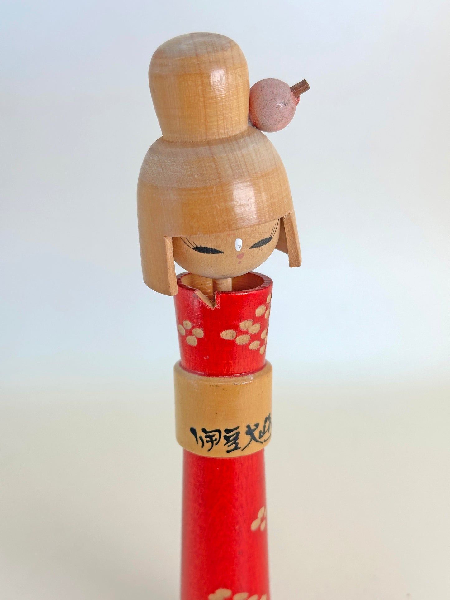 K15076 - Sōsaku Kokeshi by Hitomi Noboru 人見昇