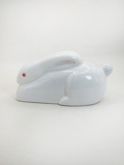 FT634 - Arita Ware White Porcelain Rabbit Figurine 有田焼