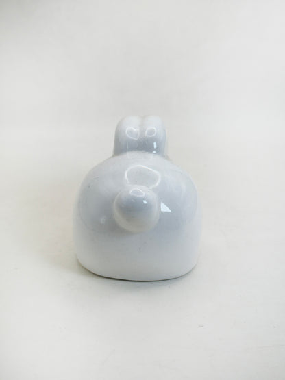 FT634 - Arita Ware White Porcelain Rabbit Figurine 有田焼