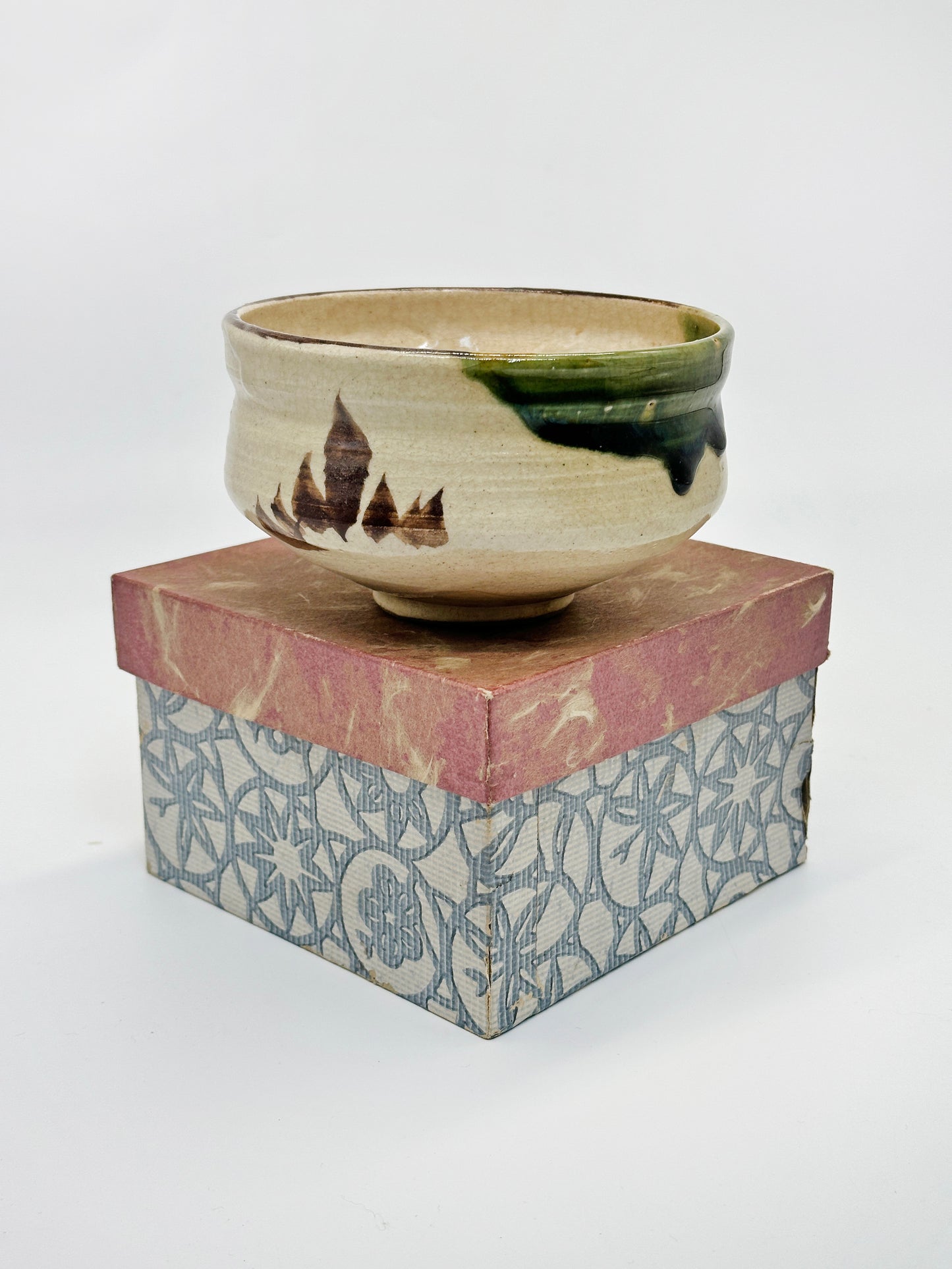 TC74 - Tazón Chawan para Matcha de Oribe-yaki 織部焼