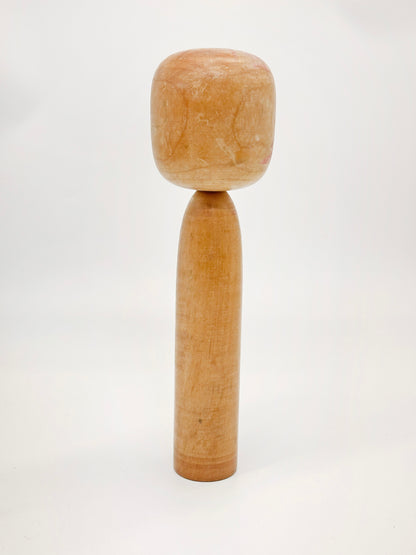 K25135 - Traditional Togatta kokeshi by Fumio Sato 佐藤文男