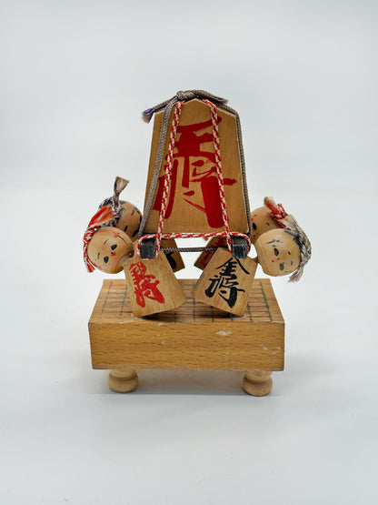 K10195 - Muñeca Kokeshi de ajedrez Shogi Omikoshi 将棋おみこし