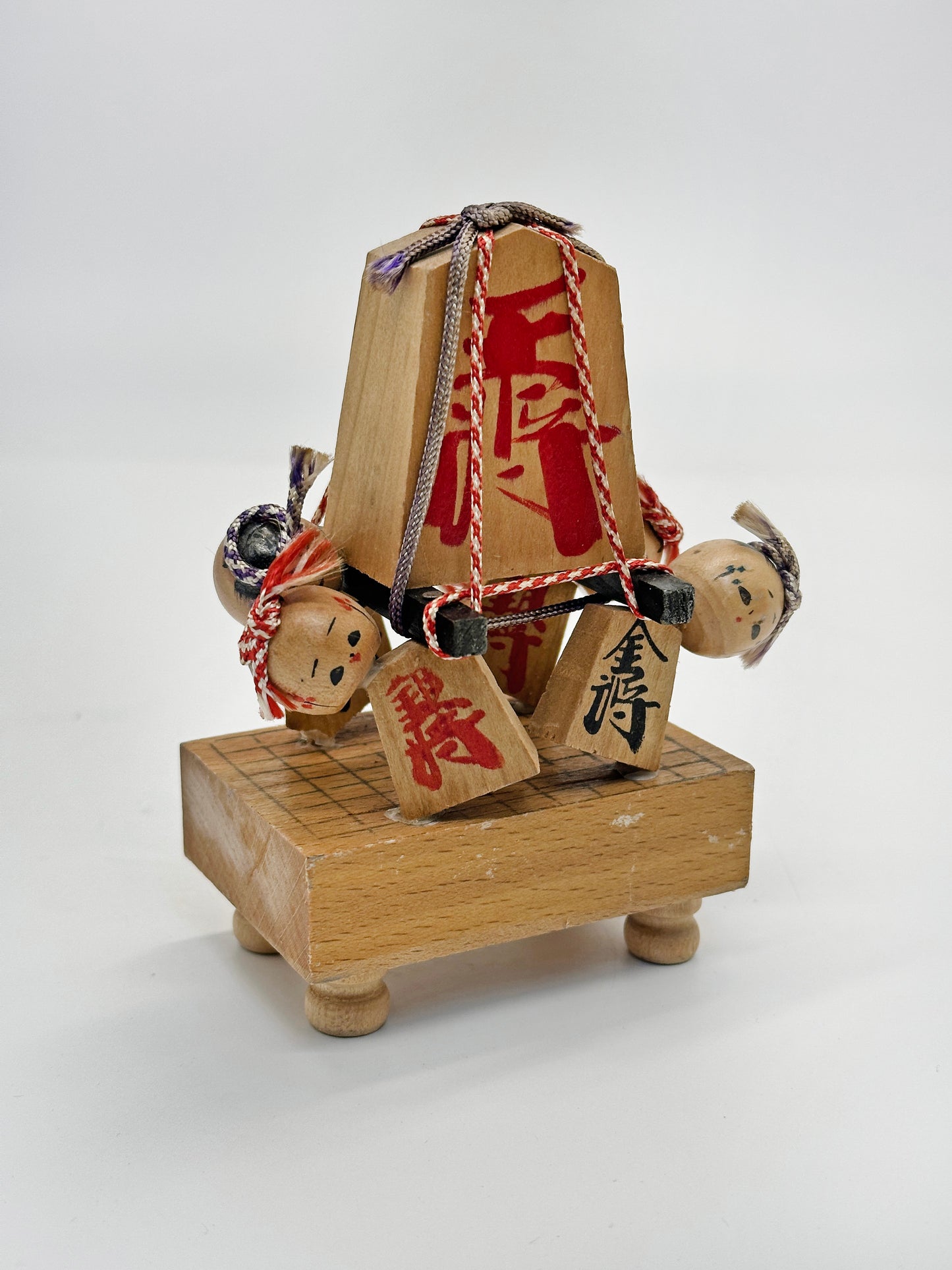 K10195 - Muñeca Kokeshi de ajedrez Shogi Omikoshi 将棋おみこし