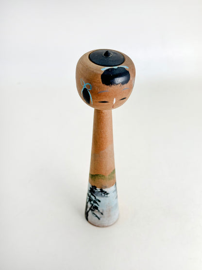 K15126 - Omiyage kokeshi doll︱Shirakaba Lake 白樺湖