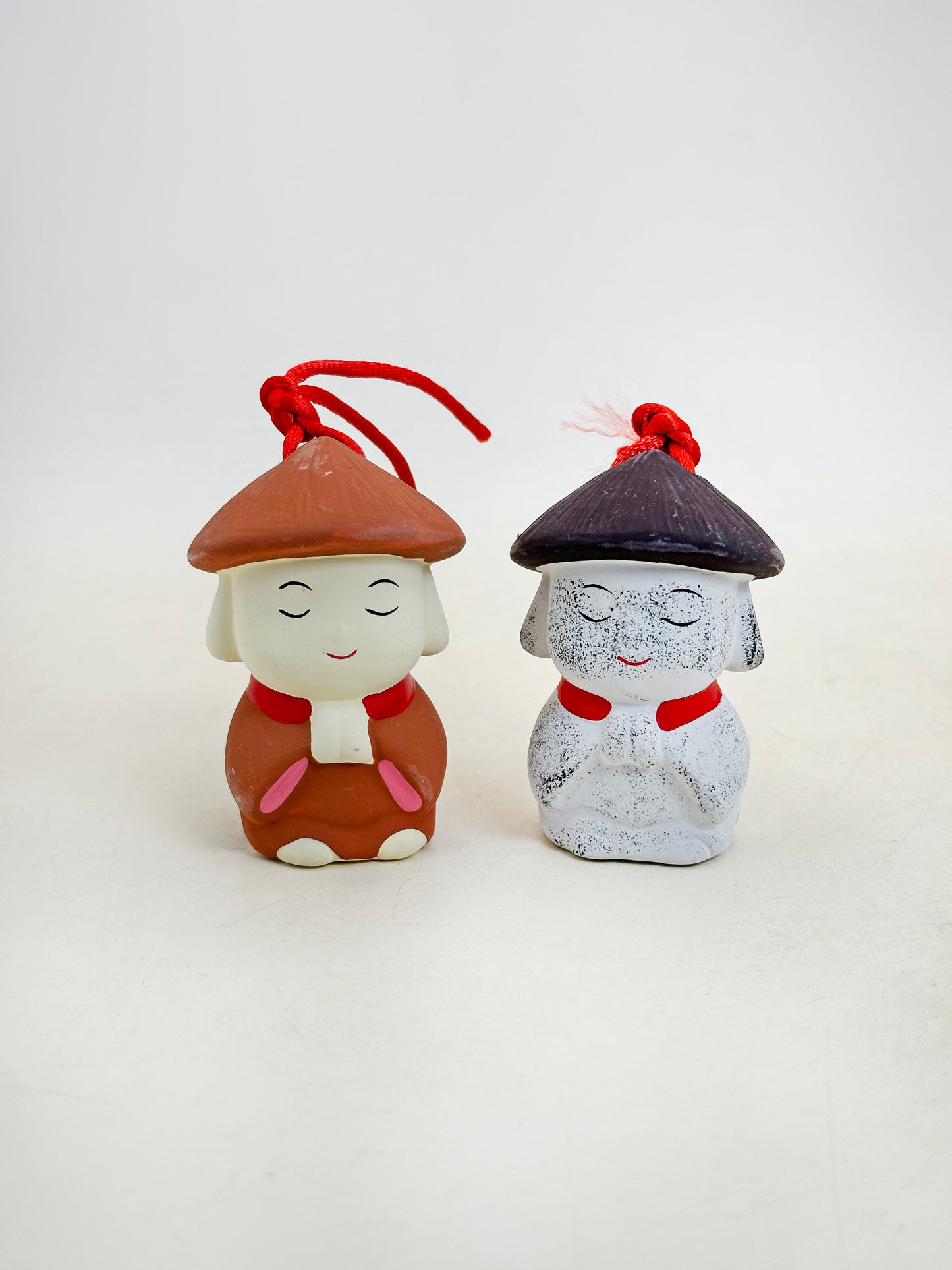 CB285 - Dorei Clay Bell Kasa Jizō 笠地蔵