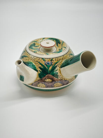 TB64 - Vintage Kutani-yaki Yoshidaya Teapot 九谷焼 吉田屋