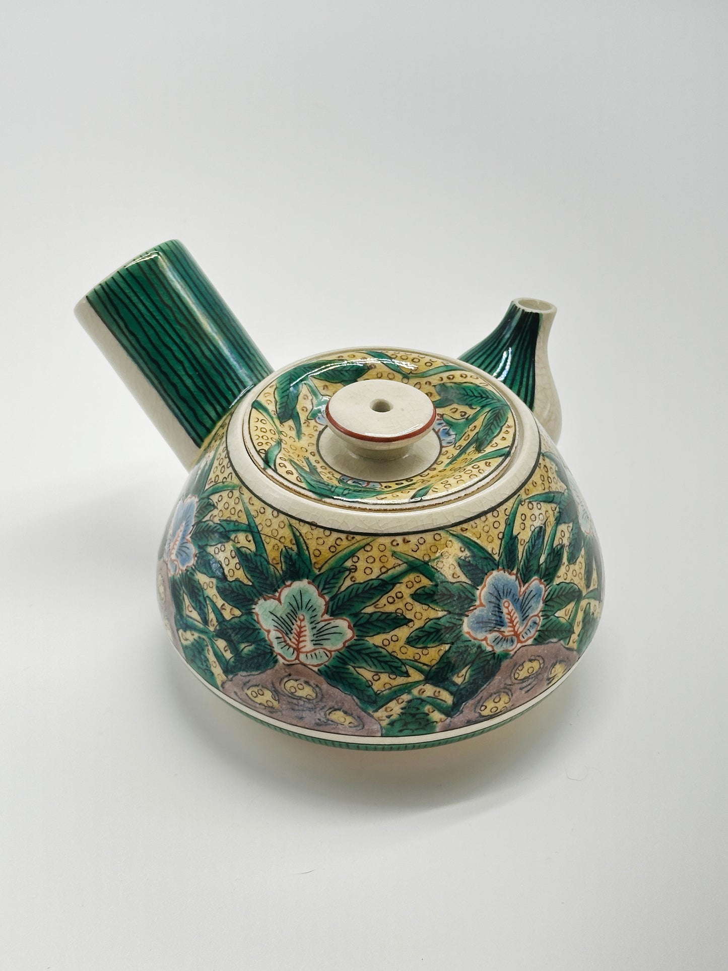 TB64 - Vintage Kutani-yaki Yoshidaya Teapot 九谷焼 吉田屋