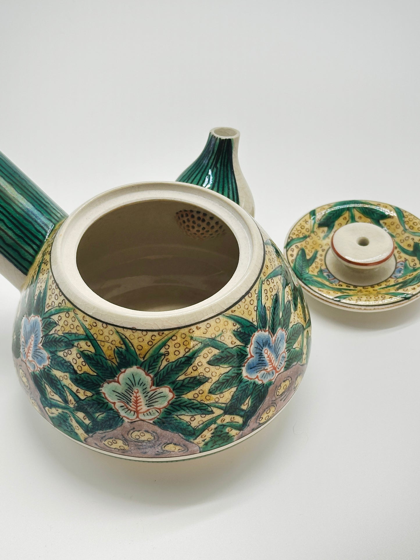 TB64 - Vintage Kutani-yaki Yoshidaya Teapot 九谷焼 吉田屋