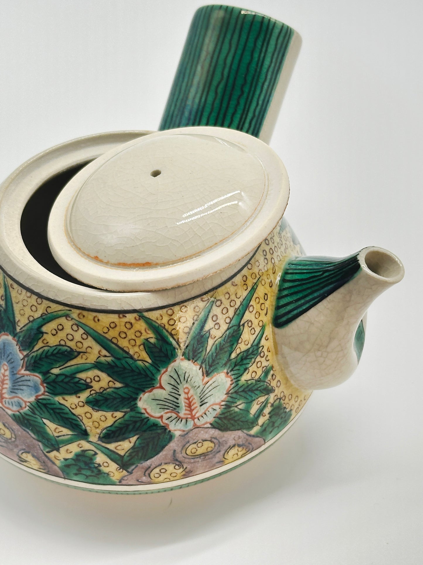 TB64 - Vintage Kutani-yaki Yoshidaya Teapot 九谷焼 吉田屋