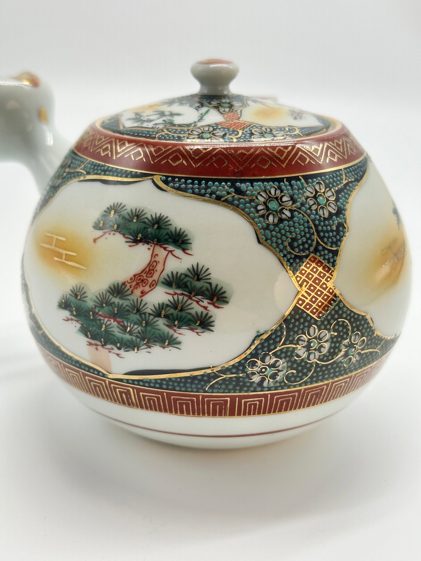 TB58 - Kutani Ware Teapot "Three Friends of Winter" 歳寒三友