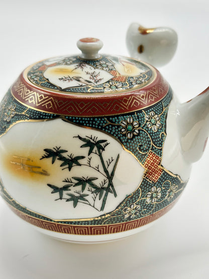 TB58 - Kutani Ware Teapot "Three Friends of Winter" 歳寒三友