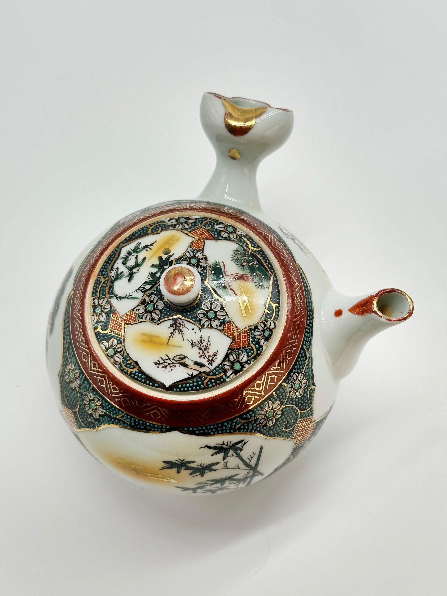 TB58 - Kutani Ware Teapot "Three Friends of Winter" 歳寒三友