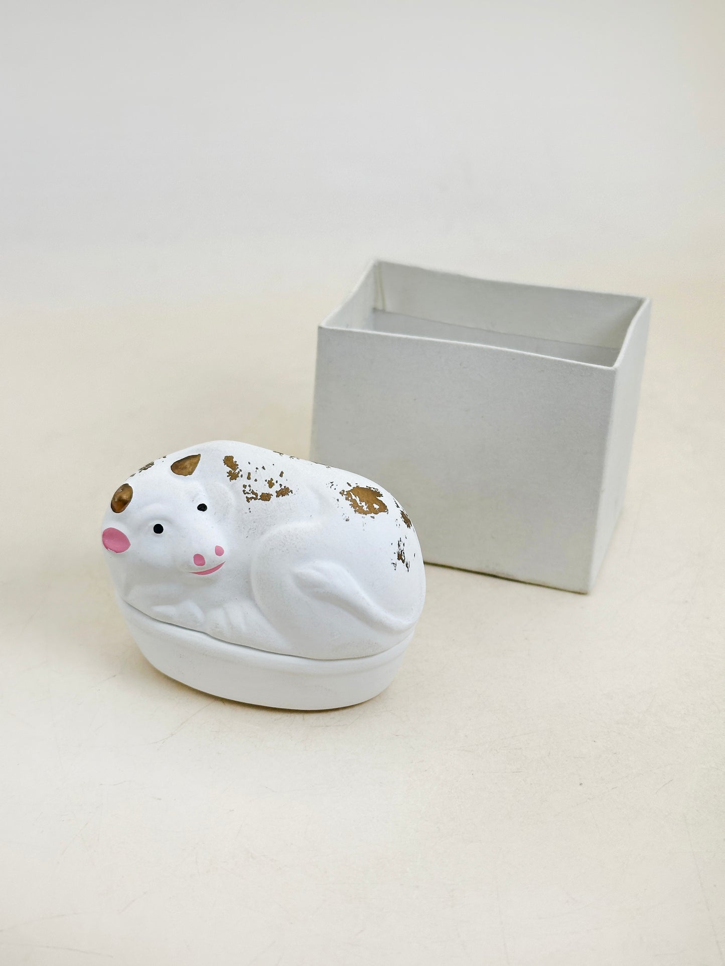 FT494 - Cow Kogo from Ikuta Shrine 生田神社