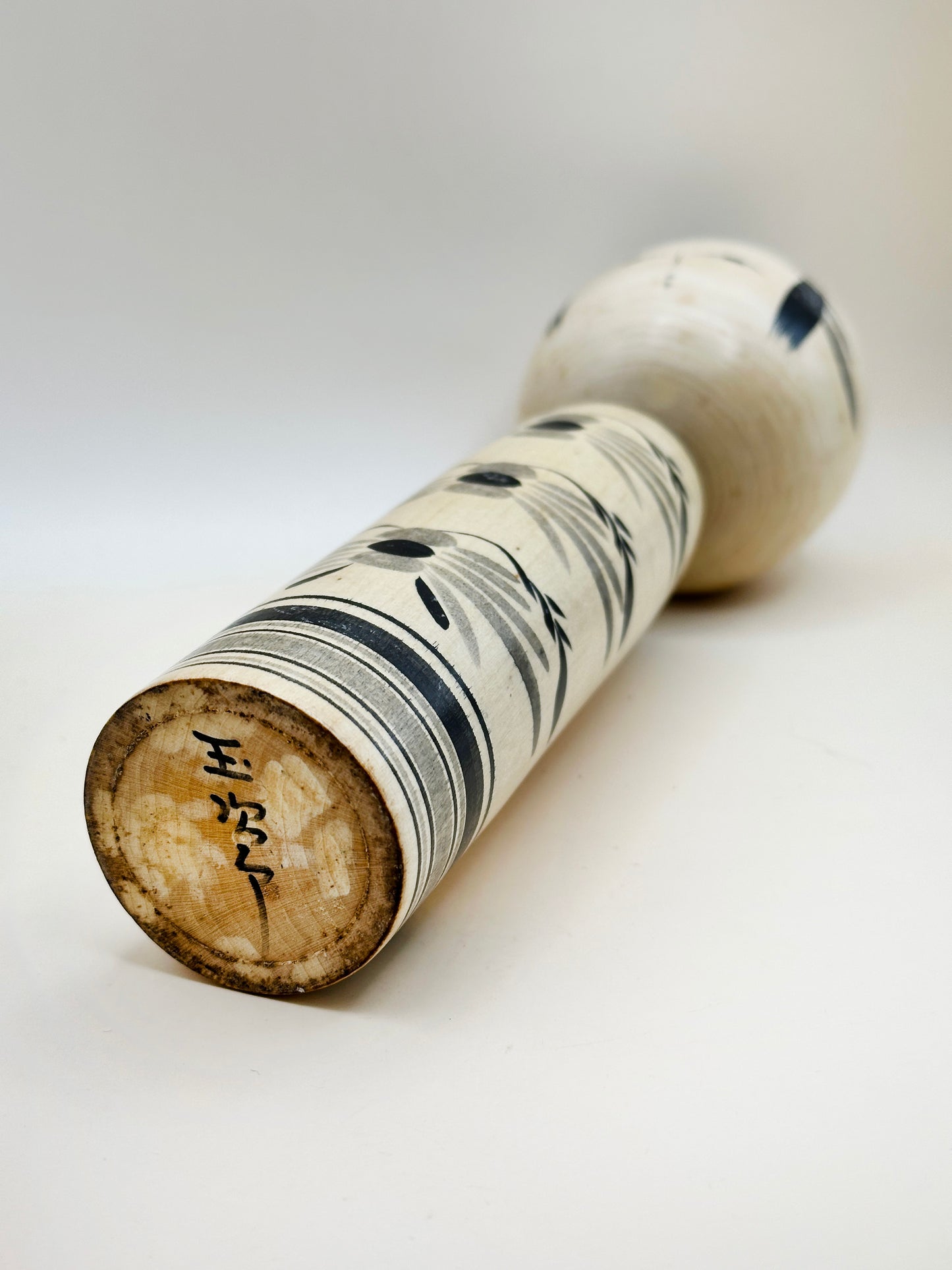 K25061 - Togatta Kokeshi by Tamajiro Murakami 村上玉次郎