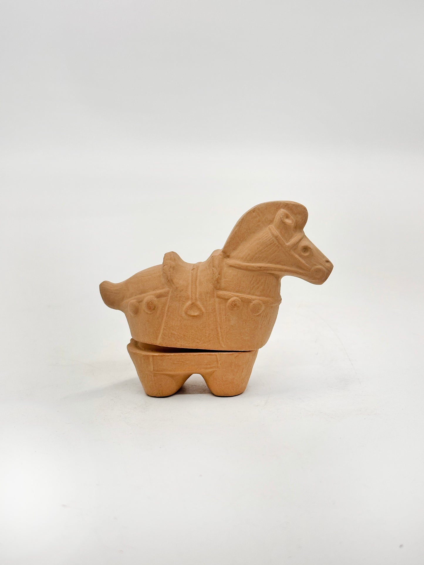 TB213 - Kogo Box of horse haniwa 埴輪
