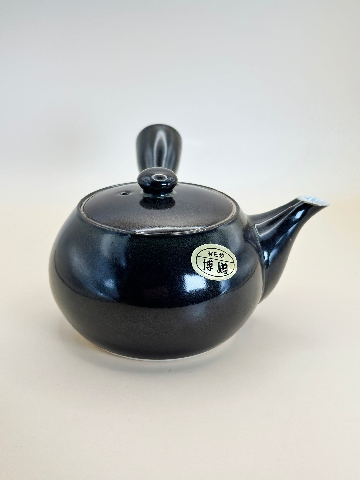 TB67 - Small Porcelain Teapot of Arita-yaki 有田焼
