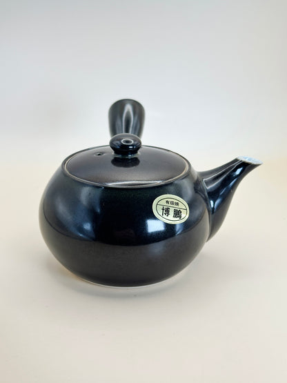 TB67 - Small Porcelain Teapot of Arita-yaki 有田焼