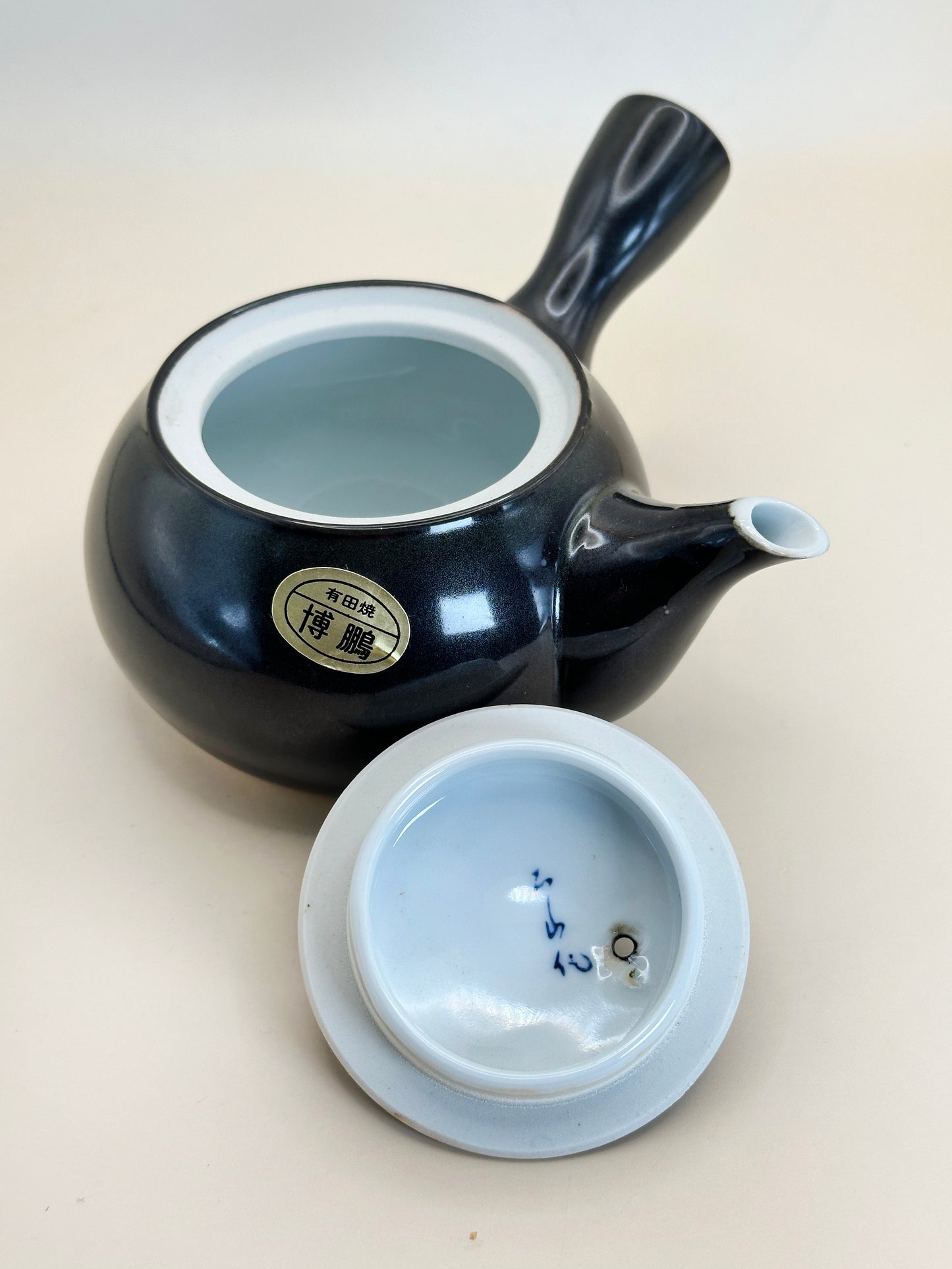 TB67 - Small Porcelain Teapot of Arita-yaki 有田焼