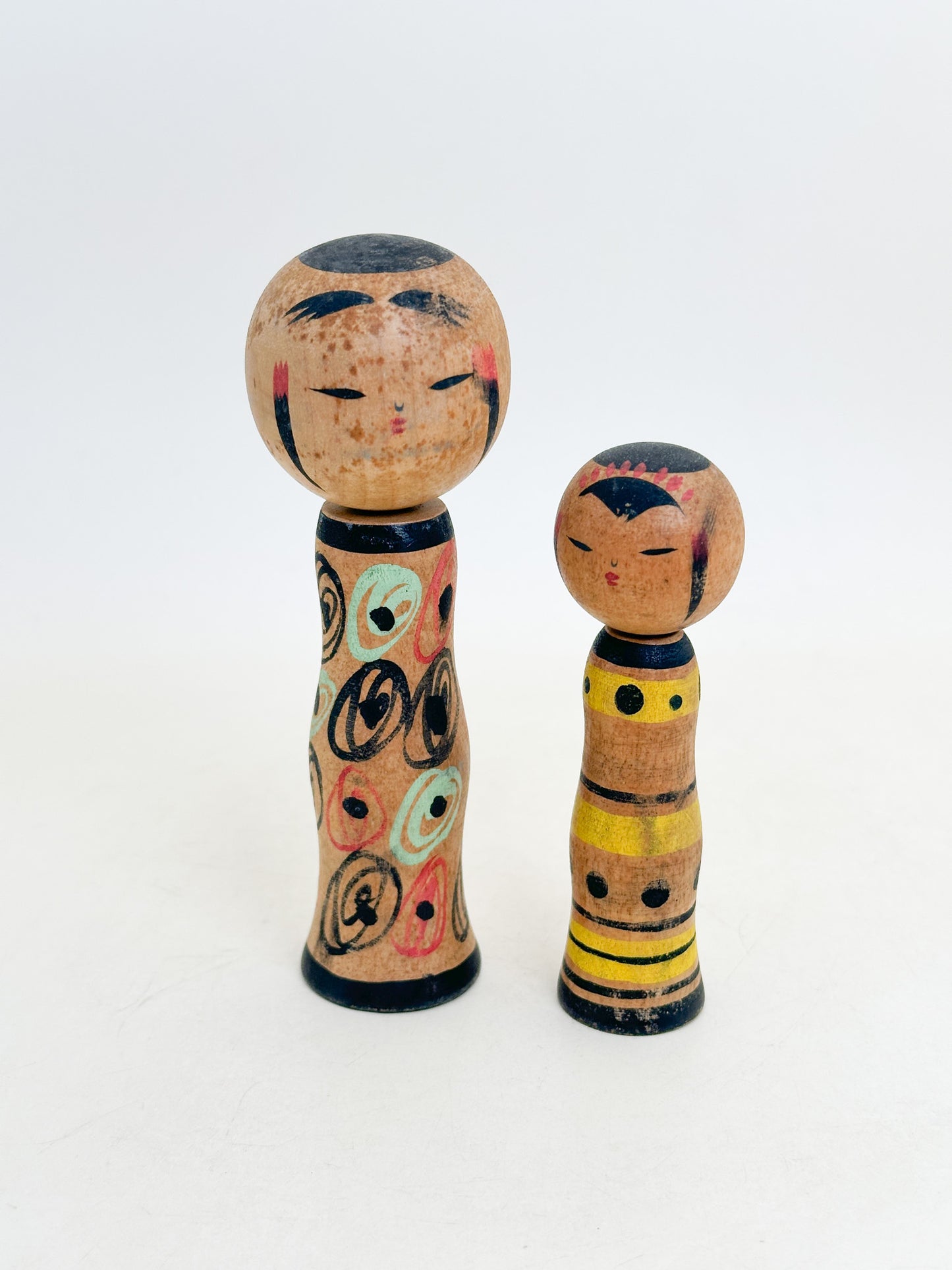 K10246 - Sosaku Kokeshi pair from Hanamaki 花巻