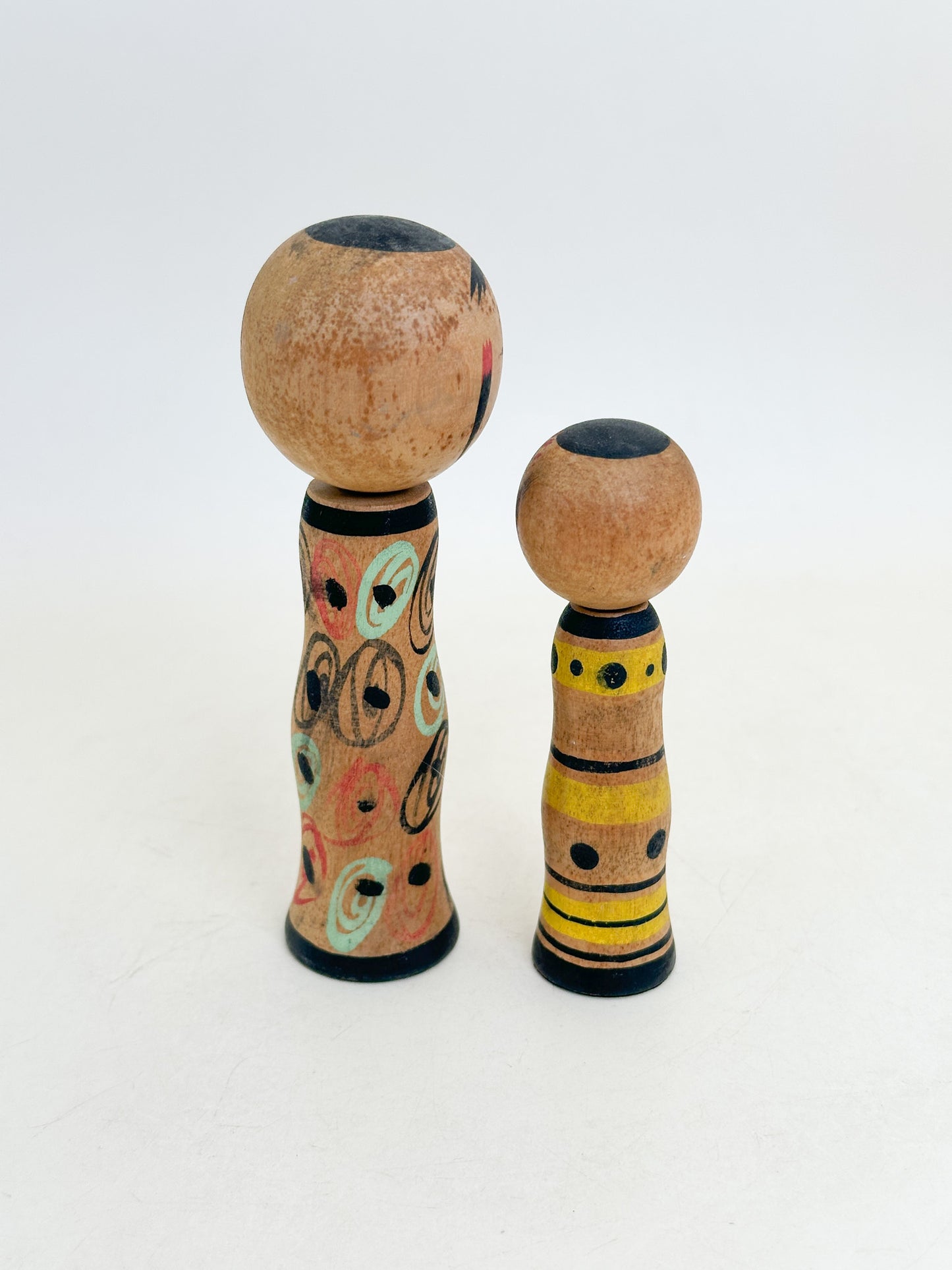 K10246 - Sosaku Kokeshi pair from Hanamaki 花巻