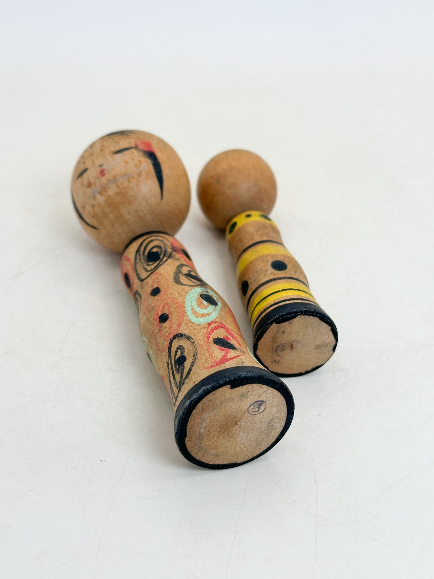 K10246 - Sosaku Kokeshi pair from Hanamaki 花巻