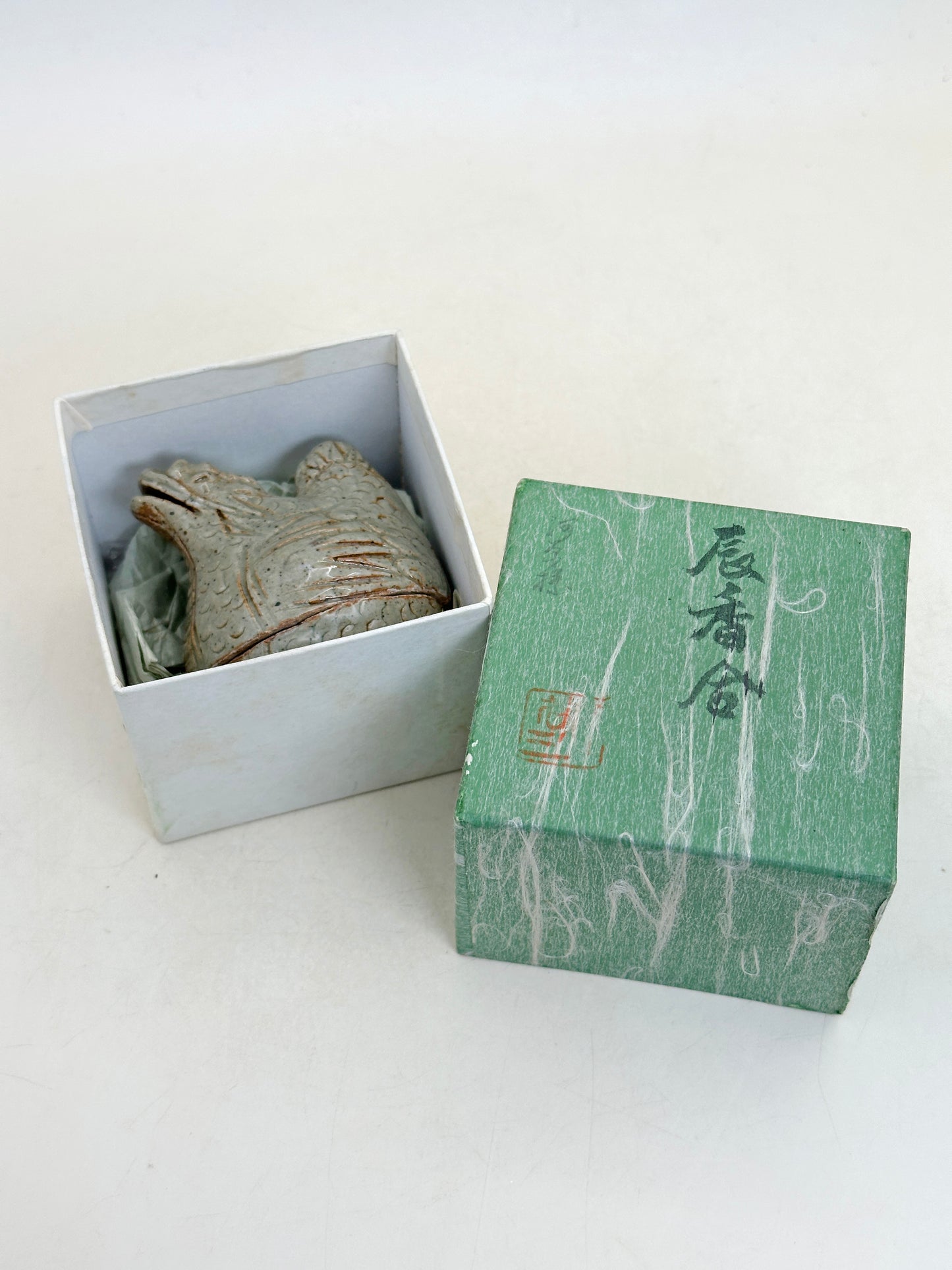 TB334 - Shigaraki-yaki Dragon Kōgō Incense Box 信楽焼