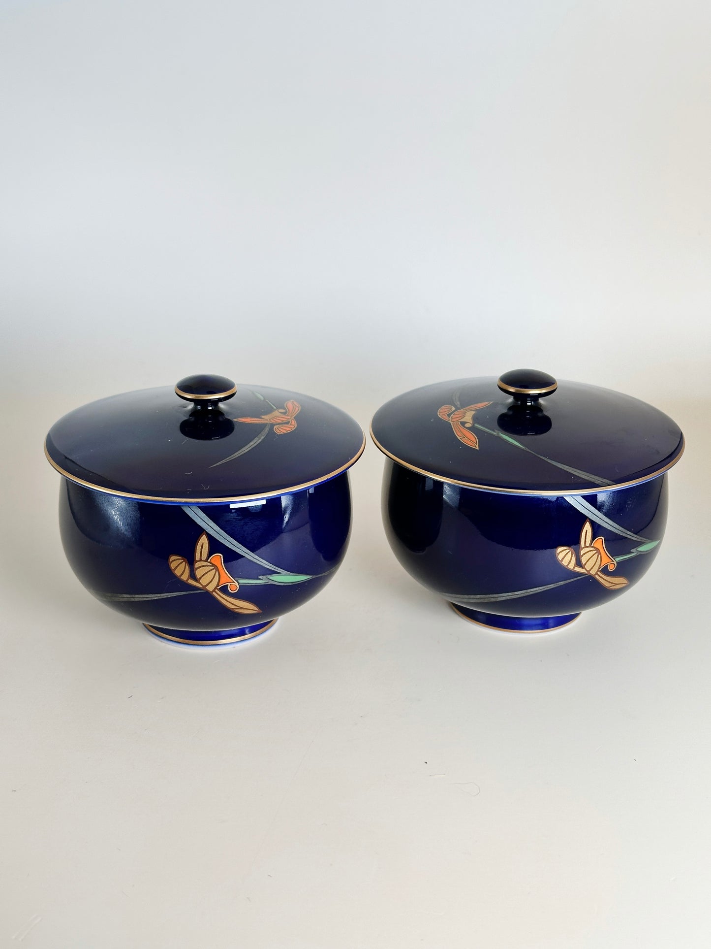TB74 - Arita-yaki Lidded Teacup Kōransha  香蘭社