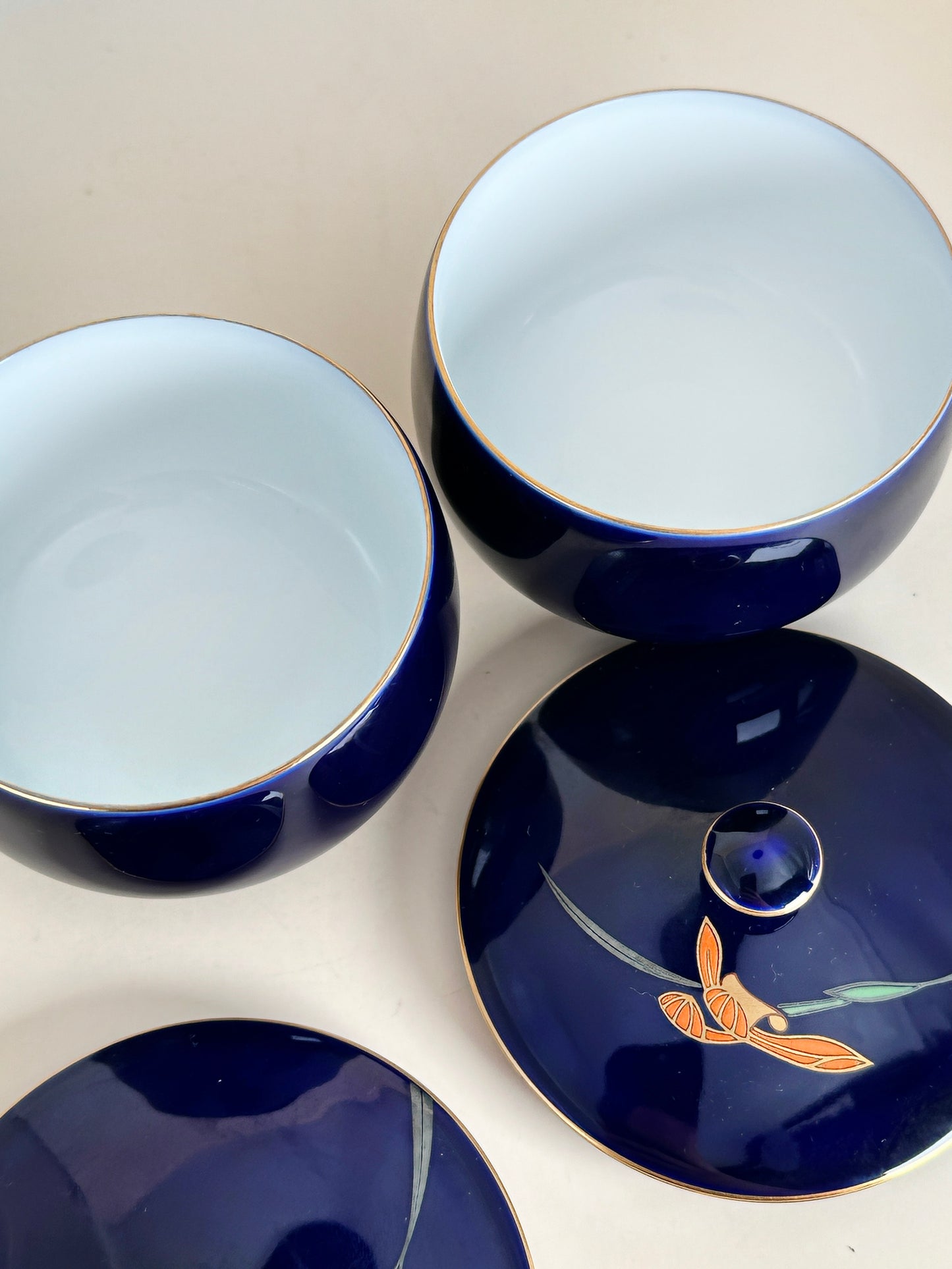 TB74 - Arita-yaki Lidded Teacup Kōransha  香蘭社