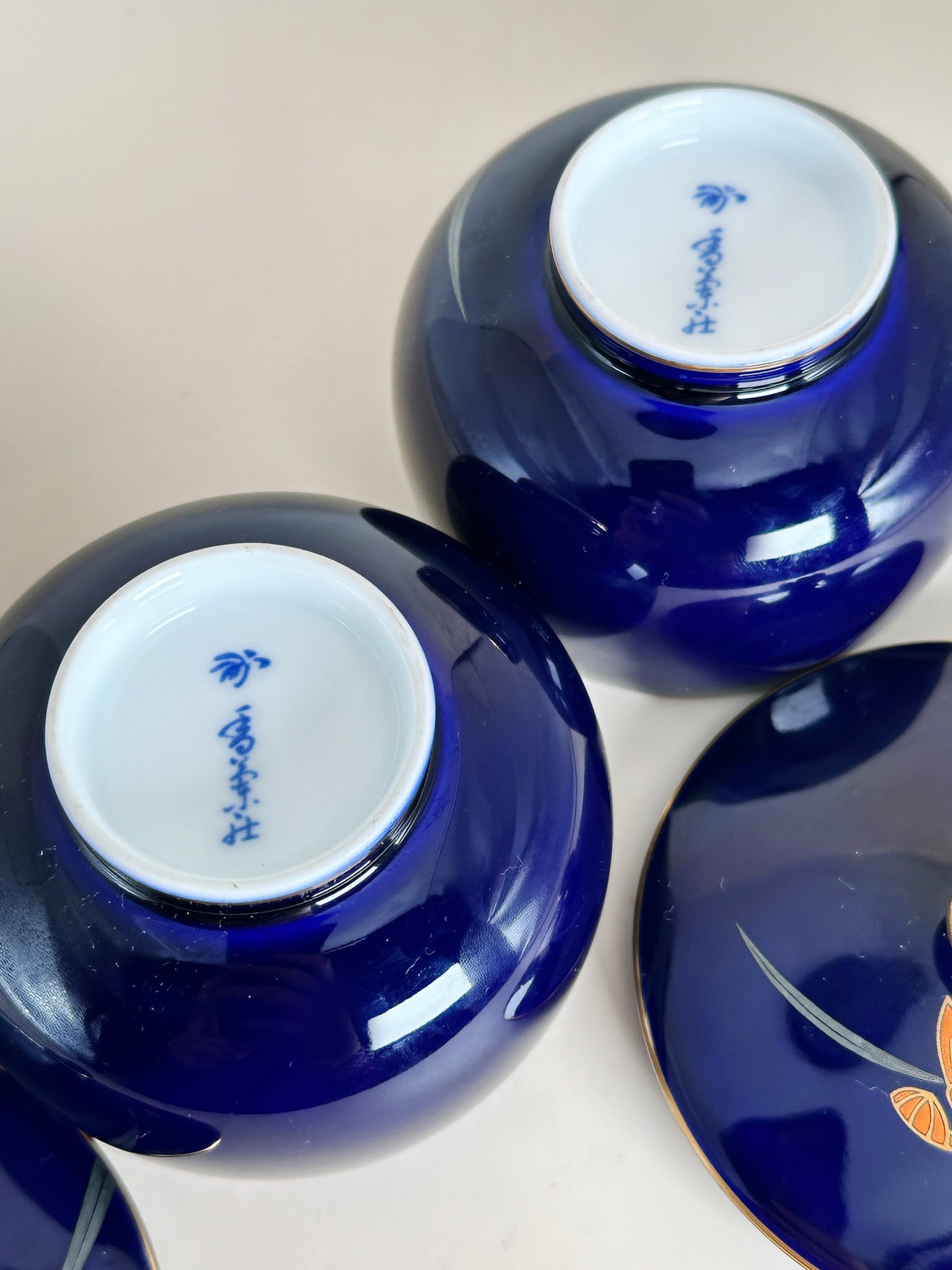 TB74 - Arita-yaki Lidded Teacup Kōransha  香蘭社