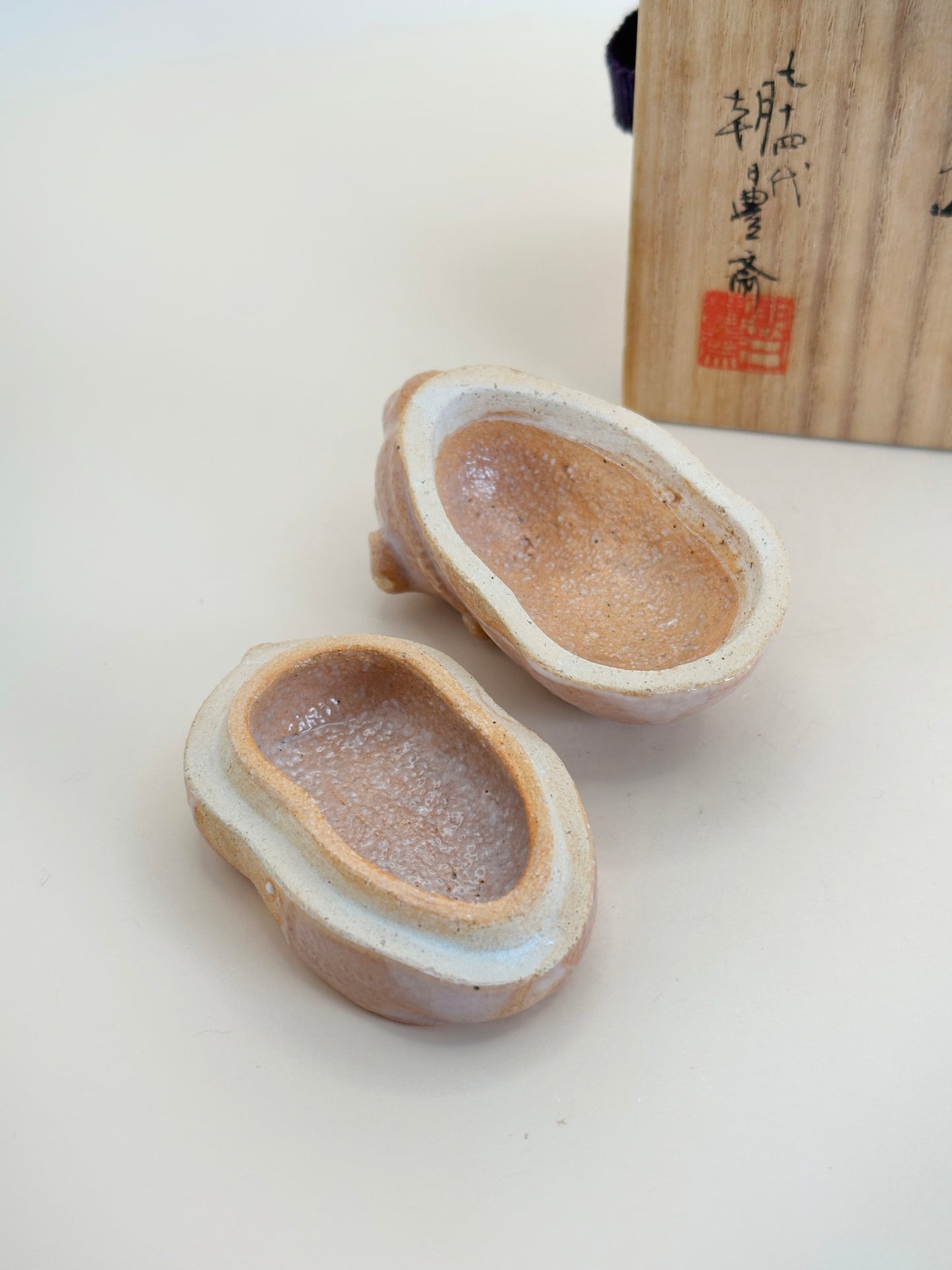 FT242 - Asahi-yaki Zodiac Dog Incense Box 朝日焼