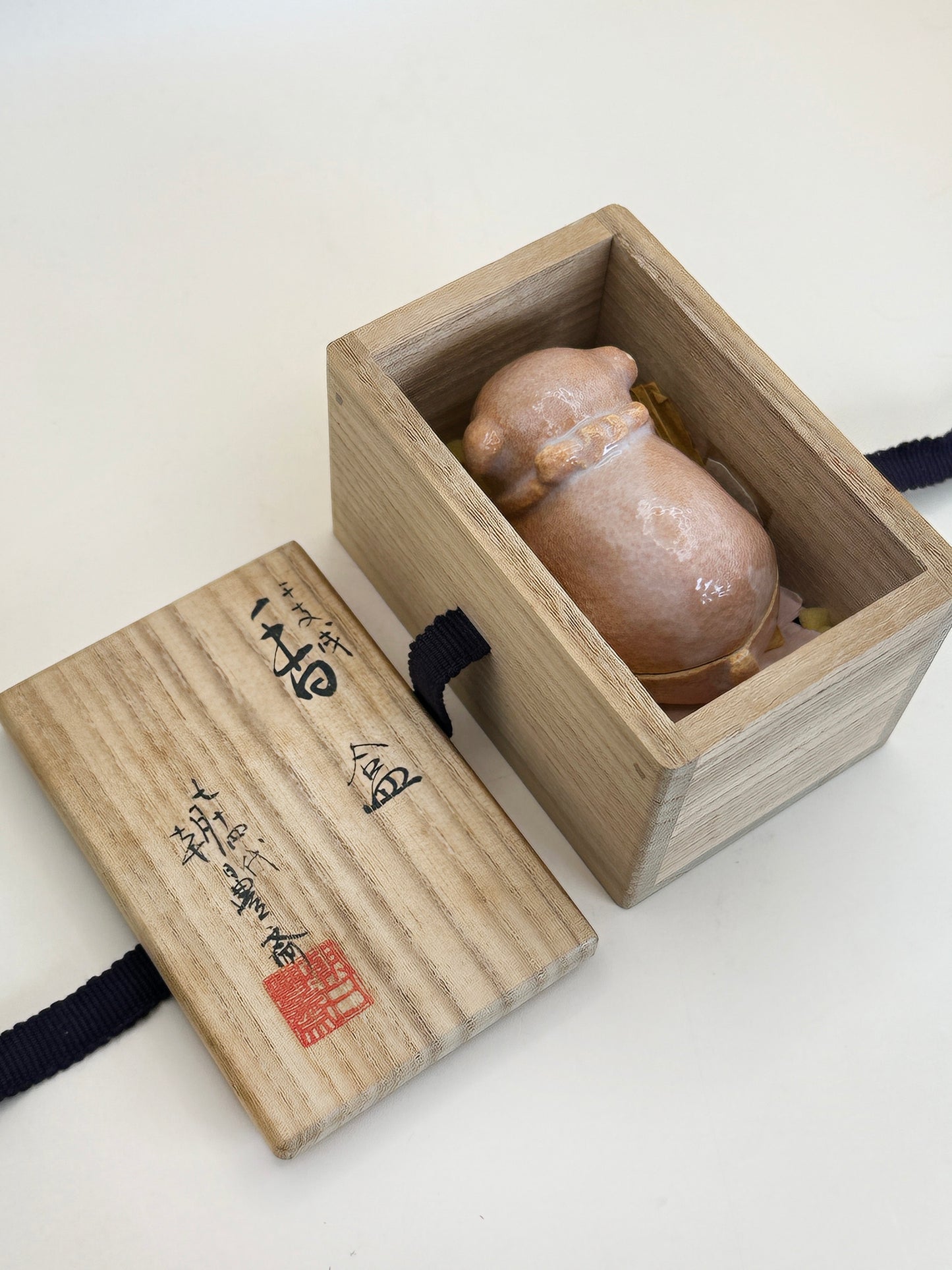 FT242 - Asahi-yaki Zodiac Dog Incense Box 朝日焼