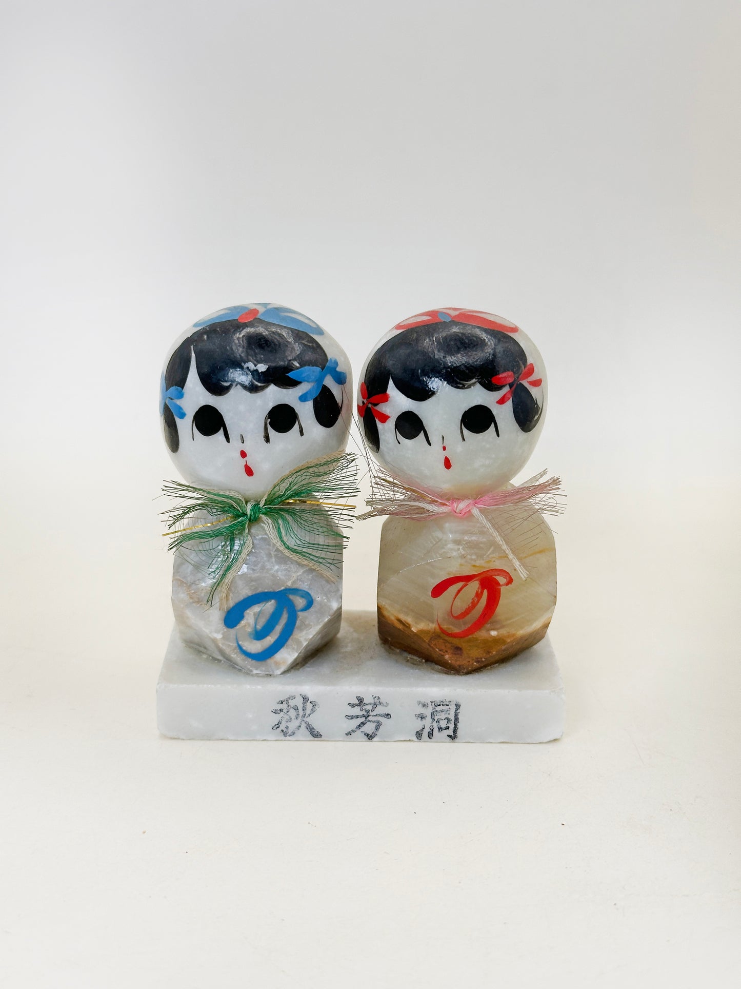 K10204 - Kokeshi Omiyage de Akiyoshidō 秋芳洞
