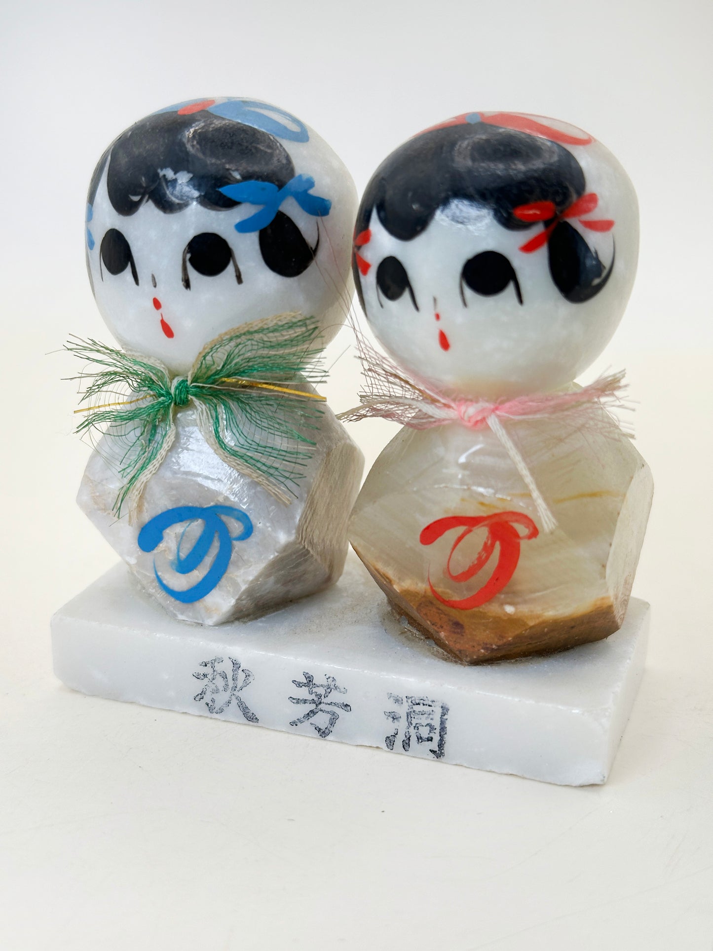 K10204 - Kokeshi Omiyage de Akiyoshidō 秋芳洞
