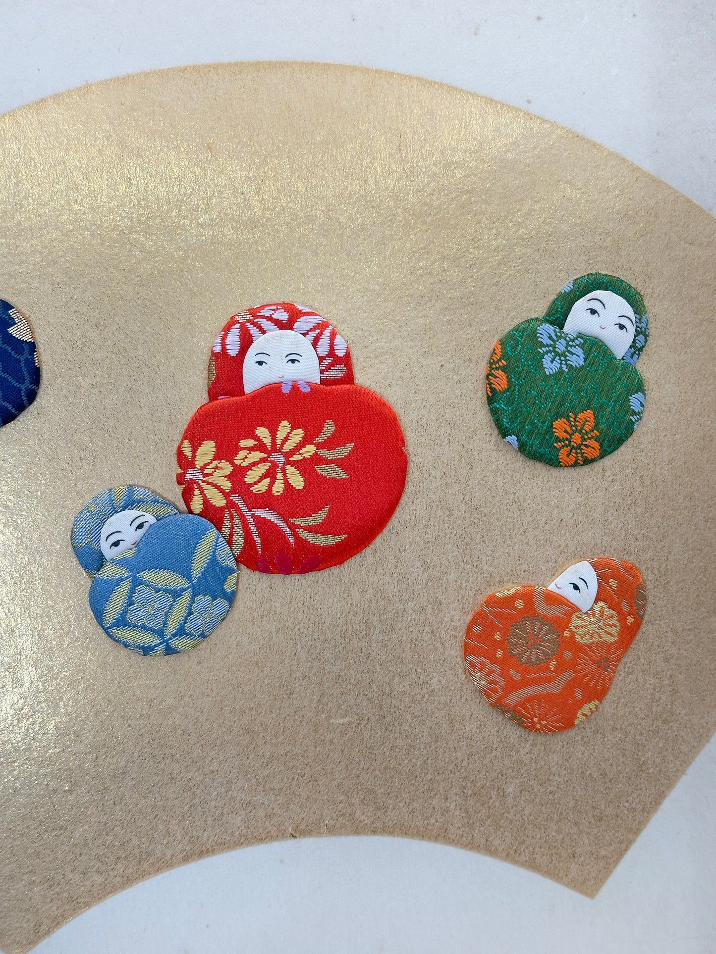 SHP276 - Shikishi de Hime Daruma (princesa daruma) de Nishijin-ori